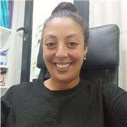 Soy una maestra de inglés con más de cinco años de experiencia. He trabajado tanto en academias privadas como centros públicos y mi pasión es facilitar el camino a mis alumnos, desde la motivación, la positividad y la pasión por mejorar día a día